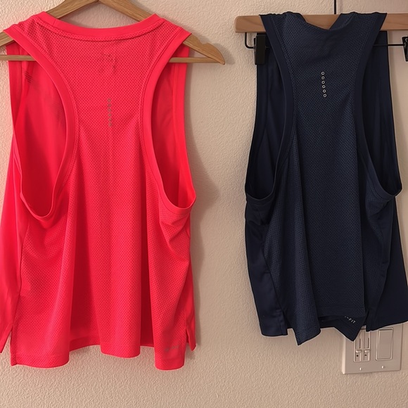 Nike tanks - Picture 2 of 2